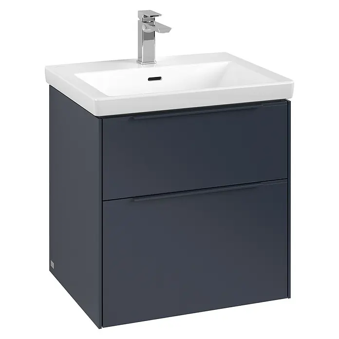 Villeroy & Boch Subway 3.0 Waschbeckenunterschrank - Marine Blue, Anzahl Schubladen: 2 Stk., Farbe Griff: Monochrom, B x T x H: 57,2 x 47,8 x 57,6 cm - Bild einer modernen Waschtischkombination mit einem weißen Waschbecken und einem dunkelblauen Unterschrank mit zwei Schubladen.
