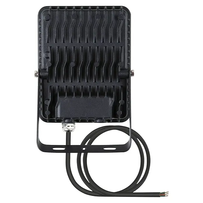 Ledvance LED Baustrahler Essential Sensor - 30 W, 2.700 lm, 4.000 K, 238 x 161 x 30 mm, IP65 - Nahaufnahme einer LED-Leuchte mit Kühlrippen und Kabel, ideal für Außenbereiche. Robuste Bauweise für zuverlässige Beleuchtung.