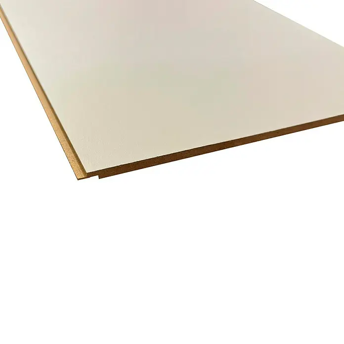 Bariperfil Panel de pared Blanco - 260 x 25 cm, Blanco - Primer plano de un panel de madera recubierto de blanco con el borde visible. El material muestra una superficie lisa y limpia.