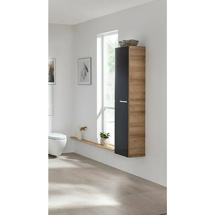 Fackelmann B.brillant Hochschrank - B x T x H: 30 x 31,8 x 162 cm, Anthrazit - Modernes Badezimmer mit einem hohen, an der Wand montierten Holzschrank in Braun und Schwarz für zusätzlichen Stauraum.