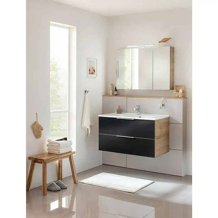 Fackelmann B.brillant LED-Spiegelschrank - B x H: 100 x 68 cm, 3-türig, Ast Eiche - Badezimmer mit Waschtisch in Holzoptik und schwarzen Schubladen, Spiegelhängeschrank und Ablagefläche mit Deko-Elementen.