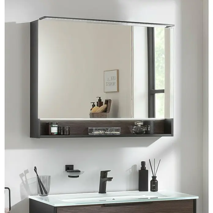 Fackelmann B.Paris LED-Spiegelschrank - B x H: 90 x 71,8 cm, 2-türig, Rigoletto - Ein quadratischer Spiegelschrank mit LED-Beleuchtung und Ablagefläche, montiert über einem modernen Waschtisch.