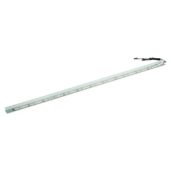 Fackelmann B.Paris LED-Beleuchtung - 3,25 W, Neutralweiß - Eine Nahaufnahme einer langen, schlanken LED-Leuchte. Die Leuchte ist auf einer reflektierenden Oberfläche platziert, was ihre Helligkeit unterstreicht.