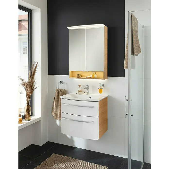 Fackelmann B.style Badmöbel-Set - Gesamtbreite Badmöbel: 63,2 cm, Sandeiche/Weiß - Badezimmer mit modernem Waschtischunterschrank in Weiß und Holzoptik, dazu ein Spiegelschrank mit Beleuchtung für stilvolle Akzente.