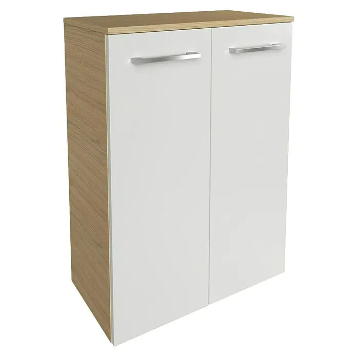 Fackelmann B.style Midischrank - 2-türig, B x T x H: 60,2 x 32 x 82,6 cm, Sandeiche/Weiß - Aufnahme eines Badezimmerschranks mit zwei weißen Türen und silbernen Griffen, hervorgehoben durch eine Holzoberfläche.
