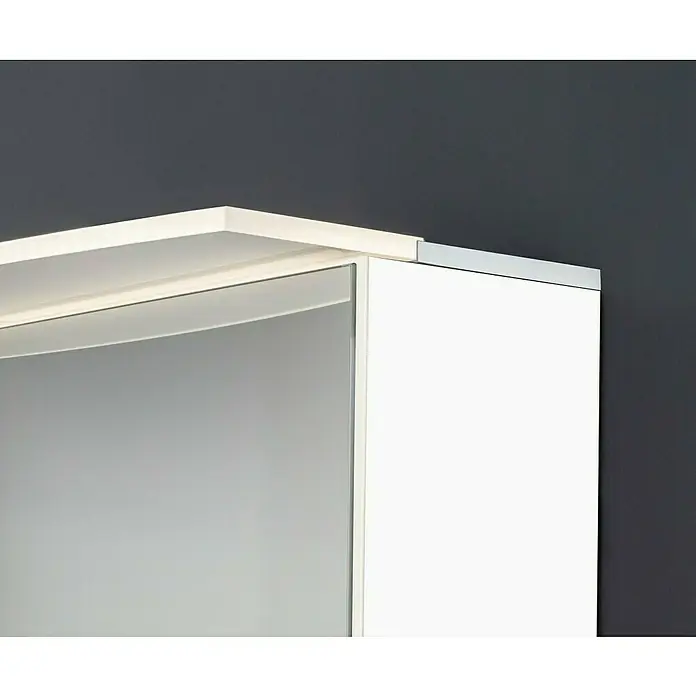 Fackelmann B.style LED-Spiegelschrank - B x H: 60 x 81,2 cm, Weiß - Nahaufnahme eines weißen Spiegelschranks mit Beleuchtung, ideal für stilvolle Badezimmer.
