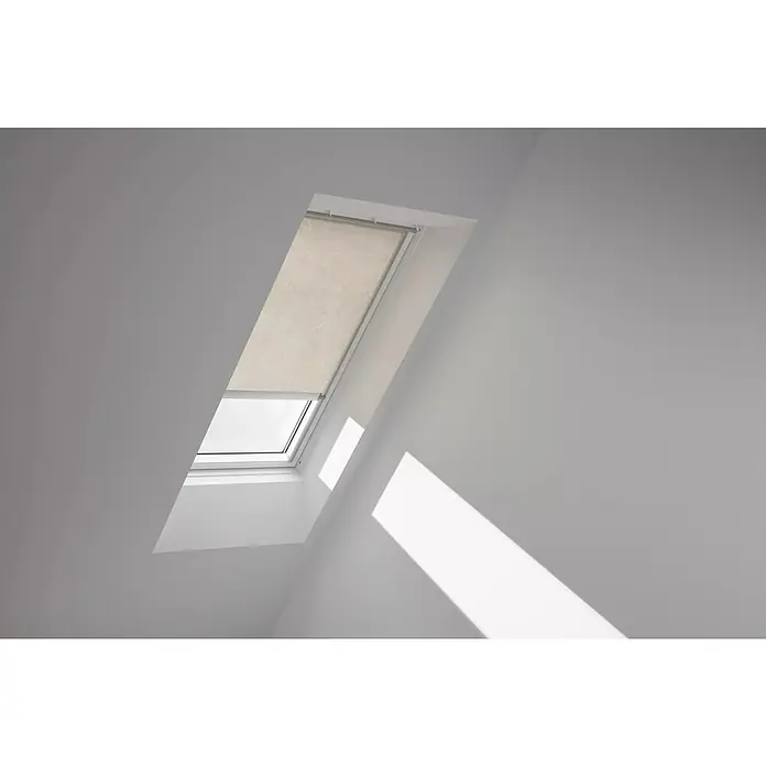 Velux Dachfensterrollo RML U04 4171KFarbe: Sandbeige - 4171K, Farbe Schiene: Aluminium, Elektrisch - Stimmungsaufnahme