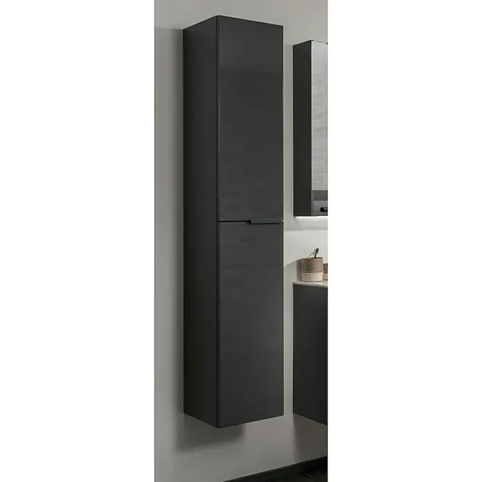 Fackelmann Luna Bad-Hochschrank - B x T x H: 30 x 31,8 x 162 cm, Anthrazit Hochglanz - Elegantes Badezimmer mit Hochschrank in dunklem Grau. Der moderne Schrank bietet viel Stauraum und passt perfekt zum minimalistischen Design des Raumes.