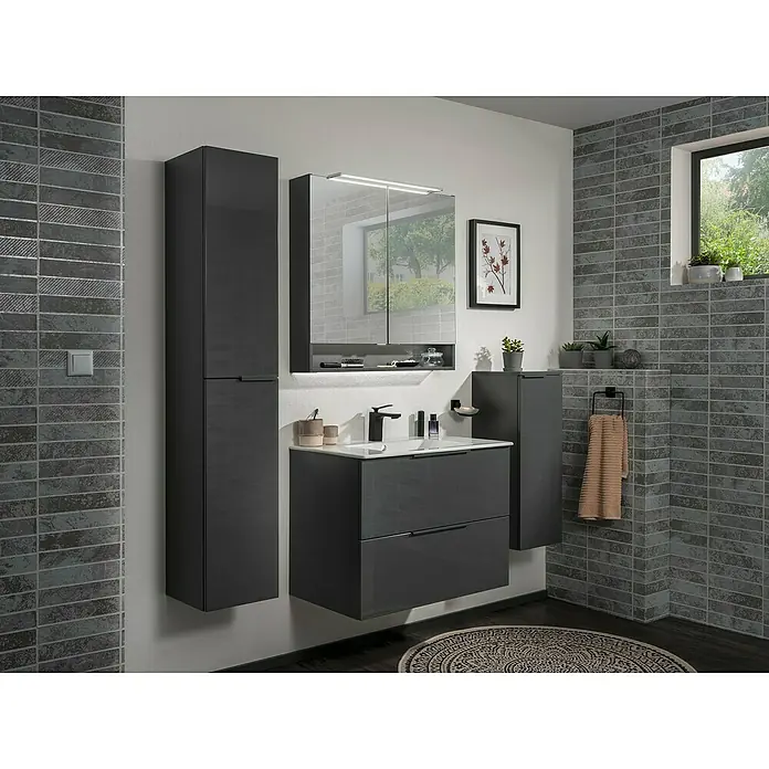 Fackelmann Luna Waschtisch Kera - B x H: 81 x 16,5 cm, Keramik, Hahnloch: Mitte, Mit Überlauf, Weiß - Modernes Badezimmer-Interieur mit grauen Möbeln, Waschbecken, Spiegel und Fliesen. Elegantes Design für ein stilvolles Bad.