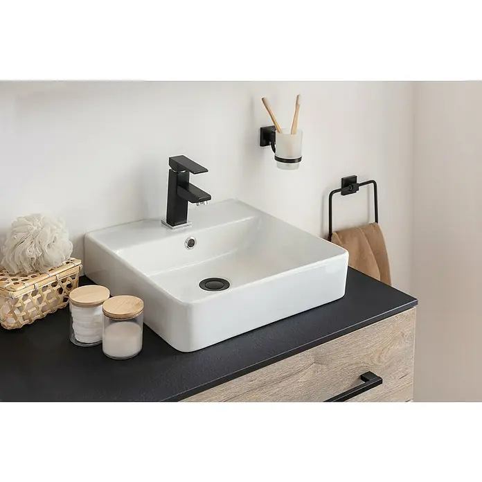 Fackelmann Aufsatzwaschbecken VAIDA - B x L: 41 x 41 cm, Keramik, Hahnloch: Mitte, Mit Überlauf, Weiß - Das moderne Badezimmerwaschbecken mit stilvollem, schwarzem Wasserhahn und passenden Accessoires bietet ein minimalistisches Design für Ihr Bad.