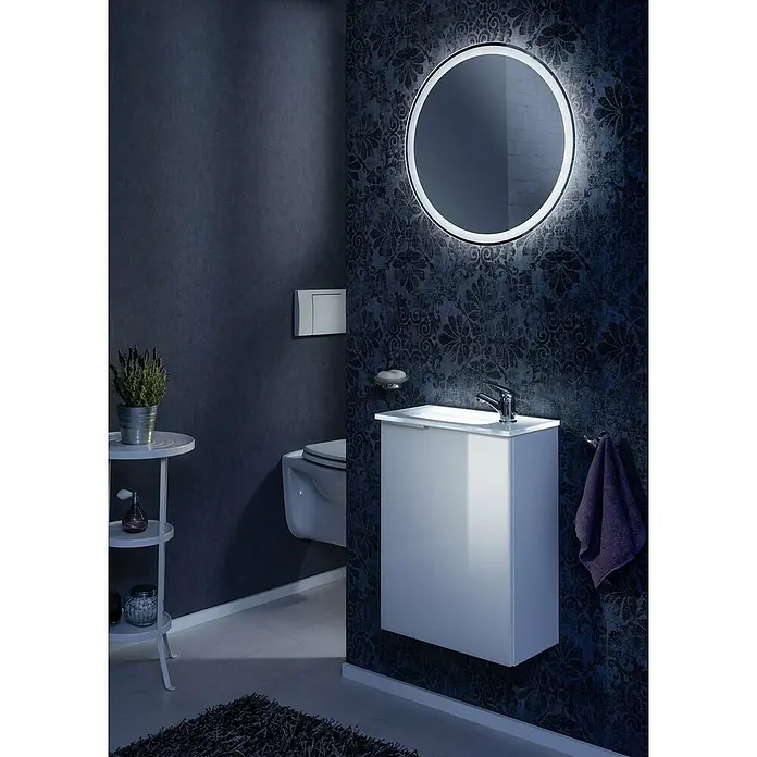 Fackelmann Lichtspiegel Mirror - Durchmesser: 60 cm, umlaufende LED-Beleuchtung - Elegantes Badezimmer mit einem modernen, beleuchteten Spiegel und einem stilvollen weißen Waschtischunterschrank.