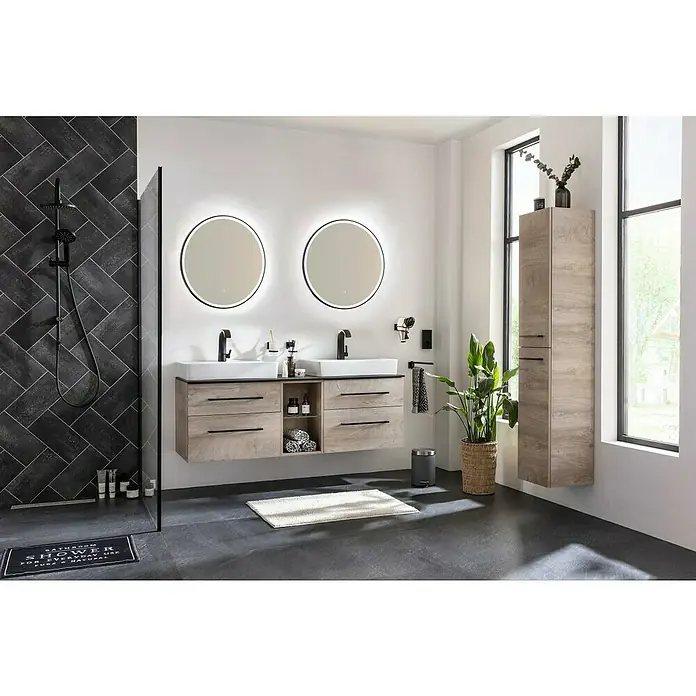 Fackelmann Oxford LED-Lichtspiegel rund - Durchmesser: 605 mm - Elegantes Badezimmerdesign mit Doppelwaschtisch und Spiegeln mit Hintergrundbeleuchtung, ergänzt durch eine hohe Kommode und eine moderne Dusche.