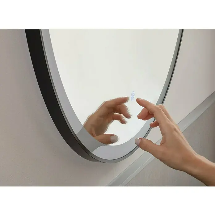 Fackelmann Mirrors LED-Lichtspiegel - 80 x 80 cm, Einfacher Anschluss über Schraubklemme, Rund, Schwarz - Nahaufnahme eines modernen Spiegels mit Touch-Funktion, der ein elegantes Design und Benutzerfreundlichkeit vereint.