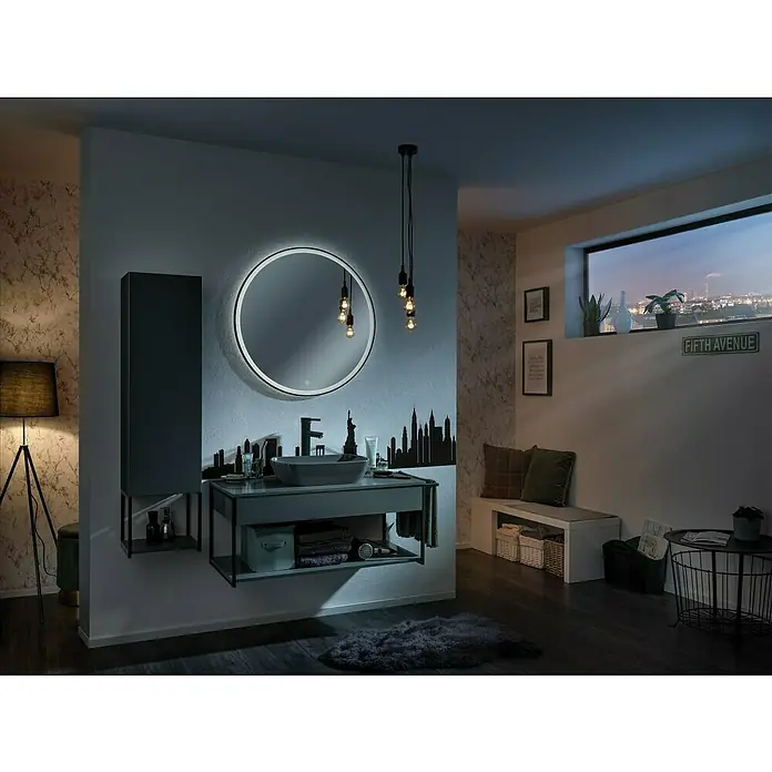 Fackelmann Mirrors LED-Lichtspiegel - 80 x 80 cm, Einfacher Anschluss über Schraubklemme, Rund, Schwarz - Stilvolles Badezimmer-Interieur mit einem runden Spiegel mit Beleuchtung, einem modernen Waschtisch und dunklen Akzenten für eine elegante Atmosphäre.