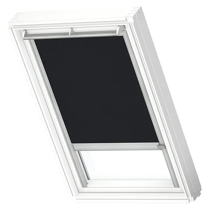 Velux Dachfensterrollo RML UK08 4069K - Farbe: Schwarz - 4069K, Farbe Schiene: Aluminium, Elektrisch - Das Bild zeigt ein Dachfenster mit einem schwarzen Rollo. Das Rollo ist heruntergelassen und verdunkelt den Raum. Das Fenster hat einen weißen Rahmen.