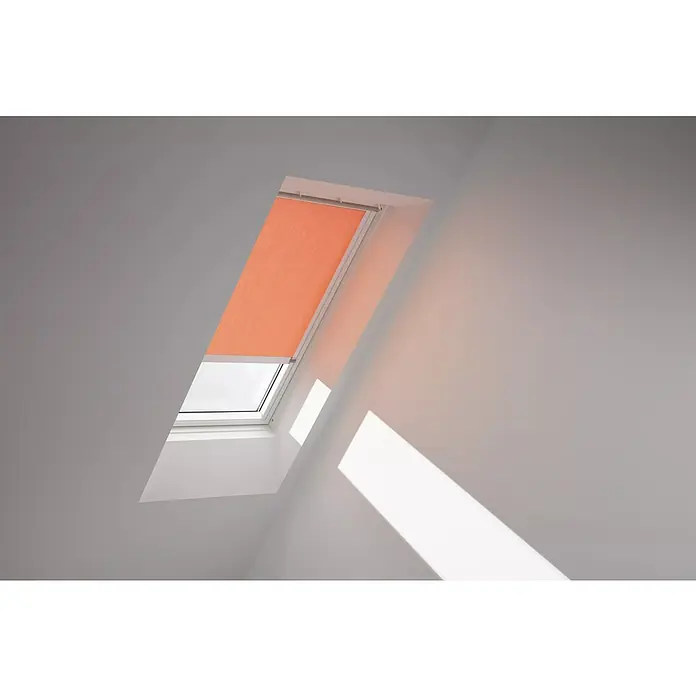 Velux Dachfensterrollo RSL M06 4164KWLFarbe: Orange - 4164KWL, Farbe Schiene: Weiß, Solarbetrieben - Stimmungsaufnahme