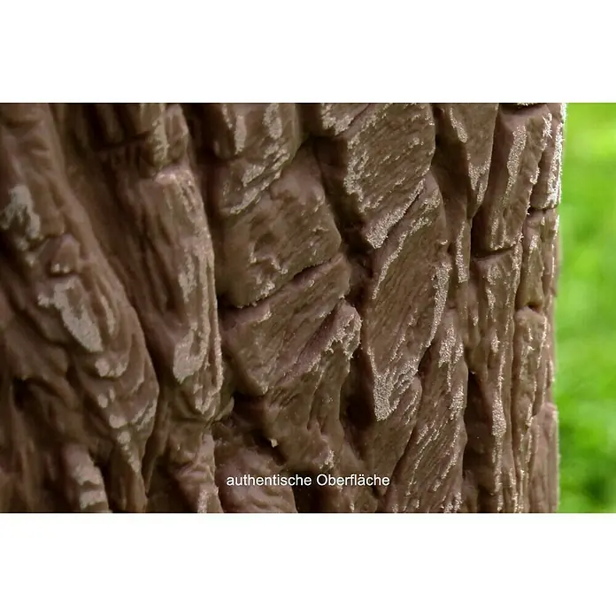 Arves Regenspeicher Evergreen Lite - 300 l, Dunkelbraun - Detailaufnahme der Oberfläche einer Baumstamm-Deko, die die natürliche Textur authentisch wiedergibt.