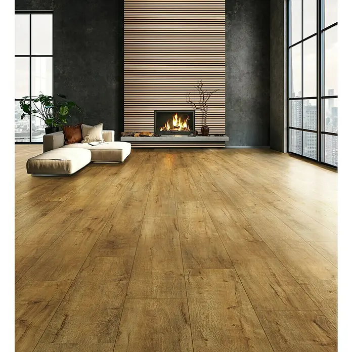 FibroTech Akustikpaneel Quanti - Light Oak, 2.440 x 520 x 18 mm - Helles Wohnzimmer mit Holzboden. Der Boden zeichnet sich durch eine warme Farbe und eine authentische Holzoptik aus. Gemütliche Atmosphäre.