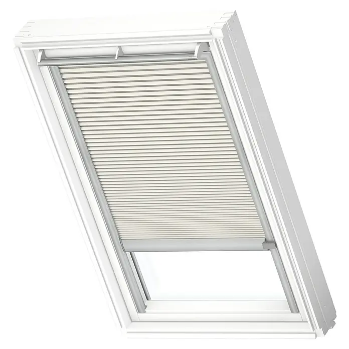 Velux Dachfensterplissee FSC M06 1172K - Farbe: Lichtgrau - 1172K, Farbe Schiene: Aluminium, Solarbetrieben - Dachfenster mit halb geschlossenem, hellen Plissee-Rollo im weißen Rahmen. Sorgt für angenehmes Licht im Raum.