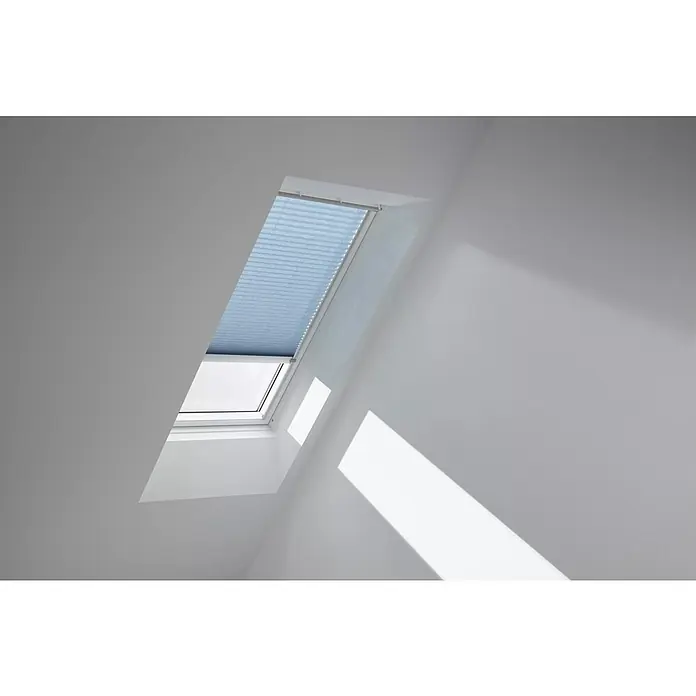 Velux Dachfensterplissee FSL F06 1286K - Farbe: Denim - 1286K, Farbe Schiene: Aluminium, Solarbetrieben - Dachfenster mit blauem Plissee-Rollo für effektiven Sonnenschutz und Verdunkelung, ideal für Wohnräume und Dachgeschosse.