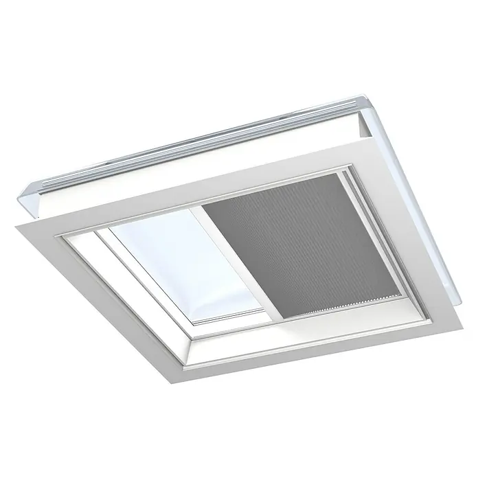 Velux Dachfensterplissee FSK 060060 1047KWL - Farbe: Graphit - 1047KWL, Farbe Schiene: Weiß, Solarbetrieben - Ein modernes Dachfenster mit halb geöffnetem, grauem Rollo, das für Lichtregulierung und Privatsphäre sorgt. Ideal für jeden Wohnraum.