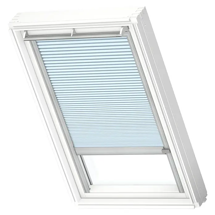 Velux Dachfensterplissee FMC CK02 1169K - Farbe: Gletscherblau - 1169K, Farbe Schiene: Aluminium, Elektrisch - Ein Dachfenster mit einem eleganten, halb geschlossenen Plissee-Rollo für optimalen Lichteinfall und Privatsphäre.