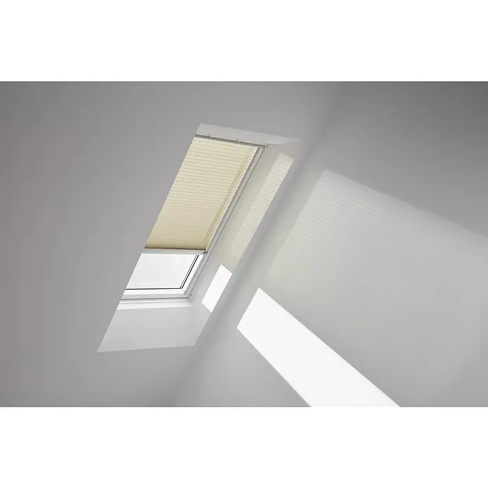 Velux Dachfensterplissee FSL MK04 1277KFarbe: Sandbeige - 1277K, Farbe Schiene: Aluminium, Solarbetrieben - Stimmungsaufnahme