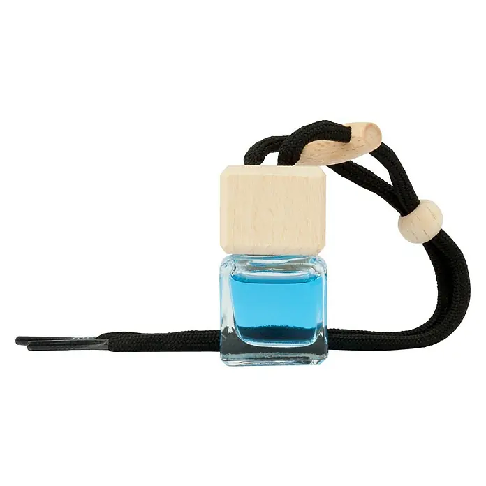 Ambientador de coche para colgar - Mentolado, 8 sem. - Primer plano de un ambientador de coche con aceite de fragancia azul en una botella de vidrio con tapón de madera y cordón.