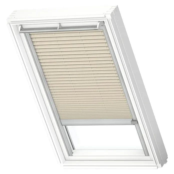 Velux Dachfensterplissee FML SK06 1283K - Farbe: Champagner - 1283K, Farbe Schiene: Aluminium, Elektrisch - Das Bild zeigt ein Dachfenster mit einem beigen Plissee-Rollo, das teilweise heruntergelassen ist und vor Licht schützt.