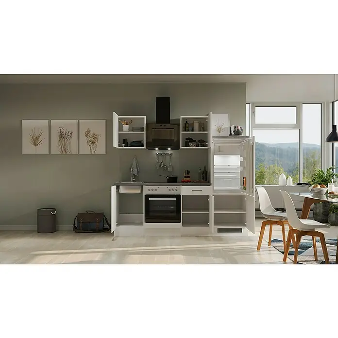 Flex-Well Rom  Küchenzeile Typ 3 - Breite: 220 cm, Weiß, Mit Elektrogeräten - Küchenansicht mit weißen Schränken, Dunstabzugshaube und eingebautem Kühlschrank, die ein modernes und funktionales Design präsentieren.