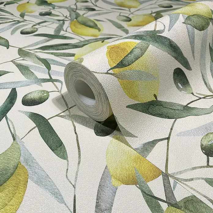 Glööckler Pompöös Provence Vliestapete Zitronen - Beige/Grün/Gelb, Floral, 10,05 x 0,53 m - Nahaufnahme einer Rolle Zitronen- und Olivenbaum-Tapete mit Aquarell-Design und dezenter Textur. Perfekt für Küche und Esszimmer.