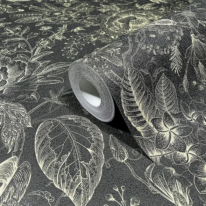 Glööckler Pompöös Provence Vliestapete - Schwarz/Beige, Floral, 10,05 x 0,53 m - Nahaufnahme einer Rolle stilvoller, schwarzer Tapete mit filigranem, floralem Muster in Beige, die jedem Raum eine elegante Note verleiht.