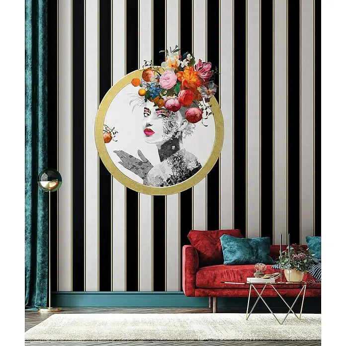 Glööckler Pompöös Provence Vliestapete - Grau/Schwarz, Streifen, 10,05 x 0,53 m - Kunstvolles Wandbild mit floralem Motiv und rotem Sofa für ein stilvolles Wohnambiente.