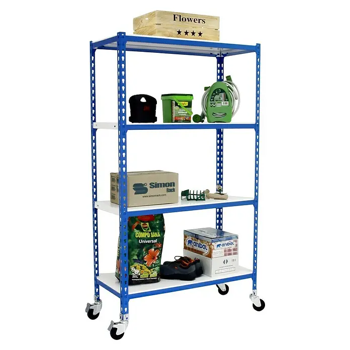 Simonrack Simonclick Estantería metálica Mobile Plus - Al x An x Pr: 150 x 100 x 50 cm, Número de baldas: 4 ud., Inserción, Azul - Imagen de una estantería metálica azul con cuatro estantes y varios artículos, como tierra para macetas, una manguera de jardín y una jardinera.