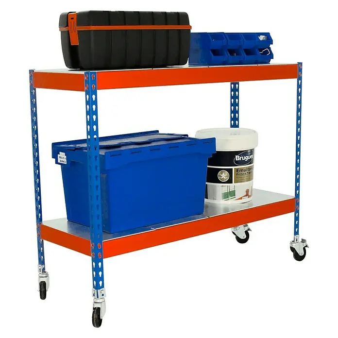 Simonrack Simontaller Metallregal Ecoforte Metall Mobil - H x B x T: 90 x 120 x 60 cm, Traglast pro Boden: 75 kg, Anzahl Böden: 2 Stk., Stecken, Blau/Orange, Rollen - Produktbild eines rollbaren Werkstattregals mit zwei Ebenen, beladen mit Werkzeugkisten und Farbeimer, ideal für die Werkstattorganisation.