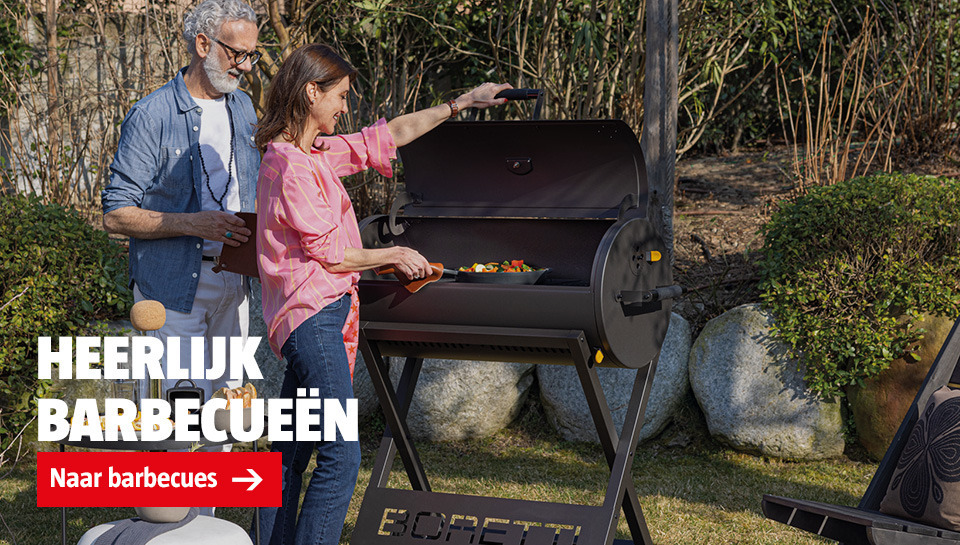 mensen-barbecueen-in-tuin-boretti-barbecue