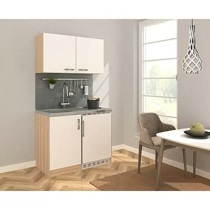 Respekta Minicocina Levin - Ancho: 100 cm, Blanco, Con placa de cocina doble, Con armario superior - Una cocina compacta con muebles de madera clara y blanco roto, encimera gris, fregadero y placa de cocción, en una habitación luminosa.