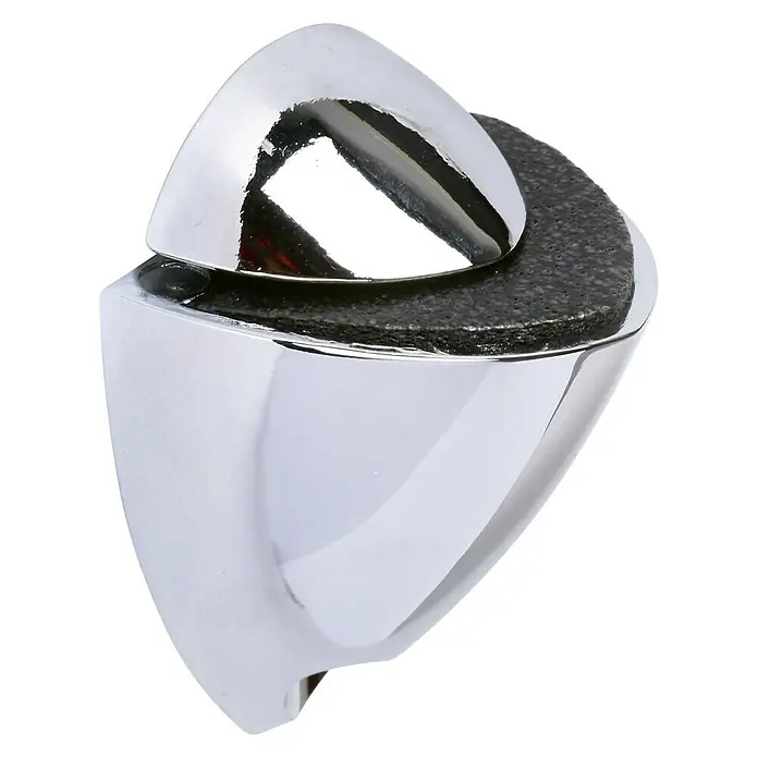 Rei Soporte de pared para estantes 2047 - Carga soportada: 20 kg, Apto para: Estantes, Cromo, Resplandeciente, 2 ud. - Primer plano de un soporte de estante cromado brillante con una almohadilla de goma negra para un agarre seguro.