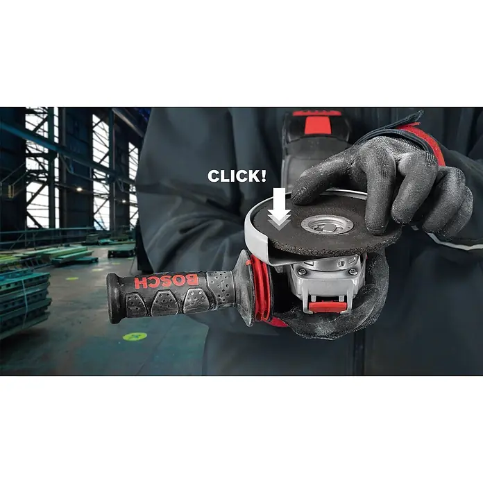 Bosch Professional X-Lock Elektro-Winkelschleifer GWX 14-125 - 1.400 W, Durchmesser Scheibe: 125 mm, Leerlaufdrehzahl: 11.000 U/min - Das Bild zeigt einen Bosch Winkelschleifer mit einer Schleifscheibe, die gerade gewechselt wird, um die einfache Handhabung hervorzuheben.