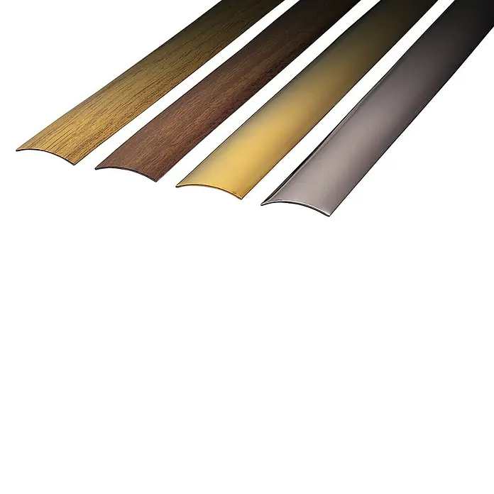 Inofix Perfil de transición 2136-3- - Haya, L x An x Al: 985 x 40 x 12 mm, Tipo de montaje: Pegado - Primer plano de cuatro tiras decorativas con aspecto de madera, oro y plata, que aportan un toque elegante y versátil.