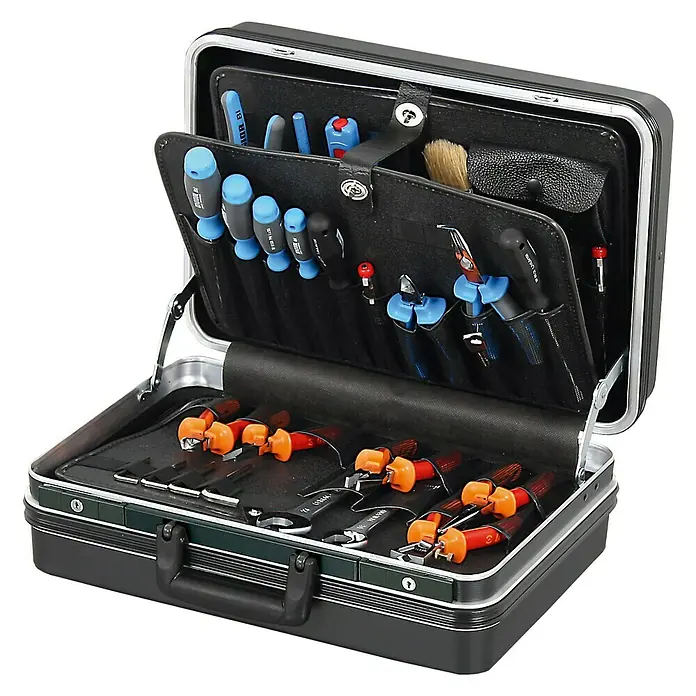 Hepco & Becker Werkzeugkoffer Classic 5122 - L x B: 370 x 490 mm, Höhe: 200 mm, ABS Pro - Ein geöffneter Werkzeugkoffer, gefüllt mit einer Vielzahl von Werkzeugen wie Schraubenziehern, Zangen und Schraubenschlüsseln. Ideal für Handwerker.