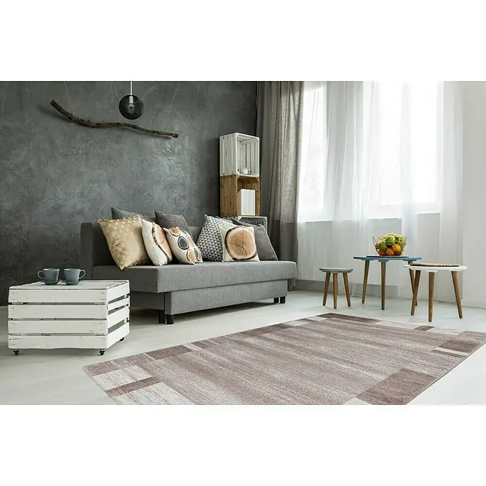 Kurzflorteppich Feeling 500 - Beige, 290 x 200 cm, 100 % Polypropylen (Flor) - Moderner Wohnraum mit einem stilvollen, rechteckigen Teppich in Braun- und Beigetönen.