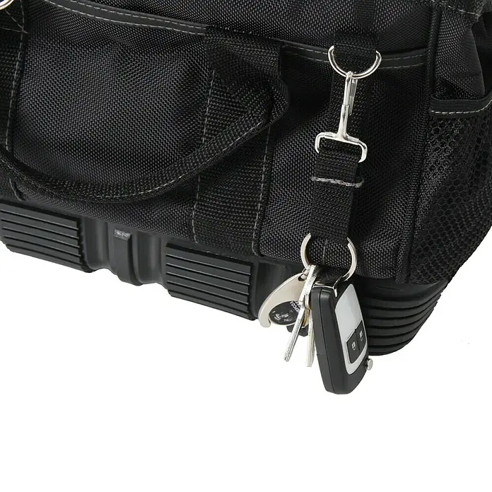 Hepco & Becker Werkzeugtasche Polytex 5854 - L x B x H: 195 x 340 x 260 mm, Polyester - Nahaufnahme einer schwarzen Werkzeugtasche mit Schlüsselanhänger und Schlüsseln. Ideal für Handwerker und Heimwerker.