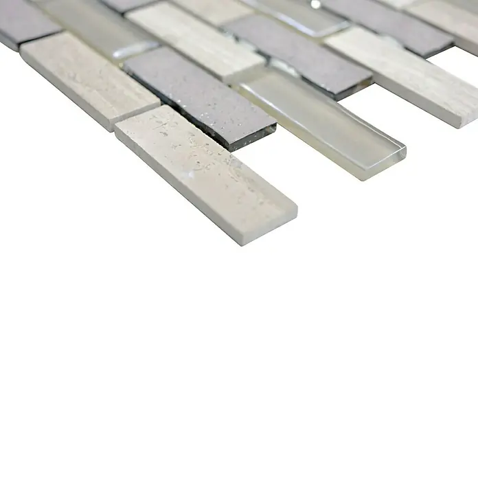 Selbstklebemosaik SAM 4CMIL1 - 29,8 x 30,4 cm, Grau, Matt - Nahaufnahme eines Mosaiks aus rechteckigen, beigen, grauen und transparenten Glasfliesen. Die subtile Eleganz für Wandgestaltung.