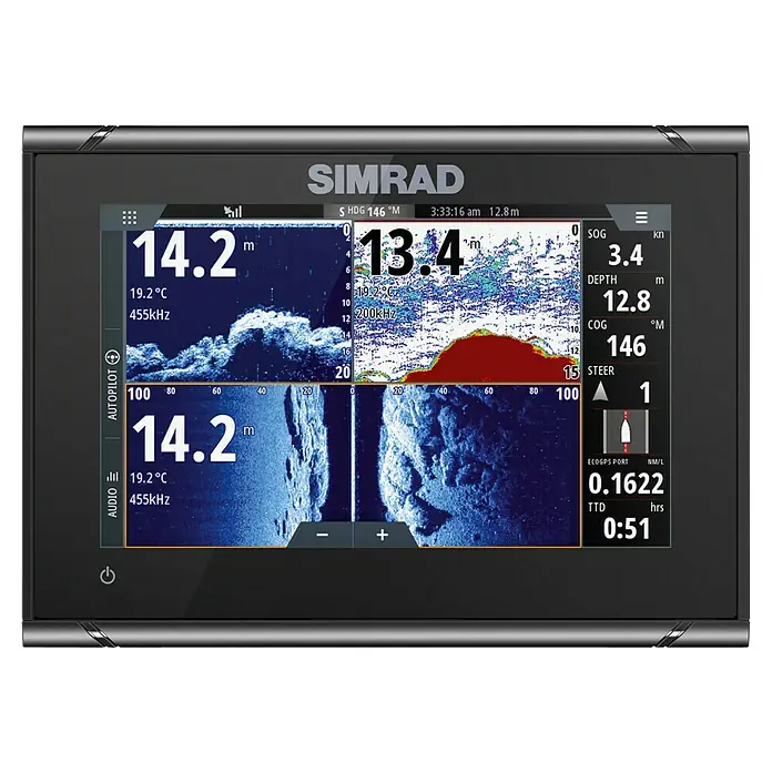 Simrad Fishfinder & GPS-Kartenplotter Go7 XSE ROW - Geber: Active Imaging 3-in-1-Geber, Bildschirmtyp: 7″/177,8 mm TFT Super Wide View - Das Bild zeigt einen Simrad-Marineelektronikbildschirm, der Sonar-, GPS- und Navigationsdaten anzeigt.