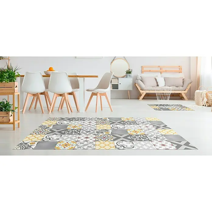 Alfombra de vinilo Croma Patch - Gris/Amarillo, 180 x 120 cm - Adhesivo de azulejo colorido en una habitación luminosa. La decoración es un complemento llamativo para cualquier espacio, aportando un toque de color.