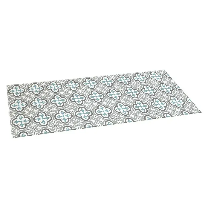 Alfombra de vinilo Croma Hidra topo - 140 x 50 cm - Una alfombra plana con un estampado floral en tonos de azul, gris y blanco, ideal para un suelo elegante.