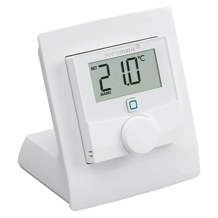 Homematic IP Halterung Tischaufsteller HmIP-DS55 - Batteriebetrieben, 7,9 x 9 x 6,7 cm, Weiß - Nahaufnahme eines Homematic IP Wandthermostats mit einer Anzeige von 21,0°C, ideal zur Temperaturregelung im Smart Home.