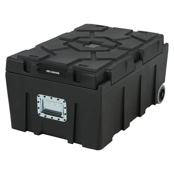 Hepco & Becker Aufbewahrungs- & Transportbox Strongmate 2003 - L x B x H: 590 x 880 x 445 mm, 131 l, High Density Polyethylen (HDPE) - Schwarze STRONGMATE Transportkiste mit robustem Design und Griff. Ideal für den sicheren Transport von Ausrüstung.