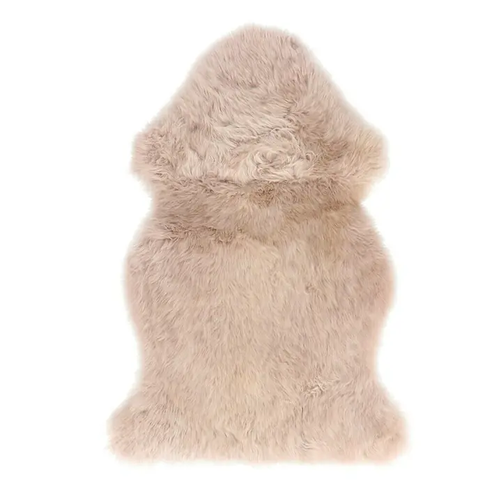 Lammfell - Beige, Länge: 90 cm, 100 % Echtfell - Hier ist ein luxuriöser, hellrosa Schaffellteppich, der jedem Raum Wärme und Komfort verleiht. Ideal als Akzentstück oder kuschelige Unterlage.